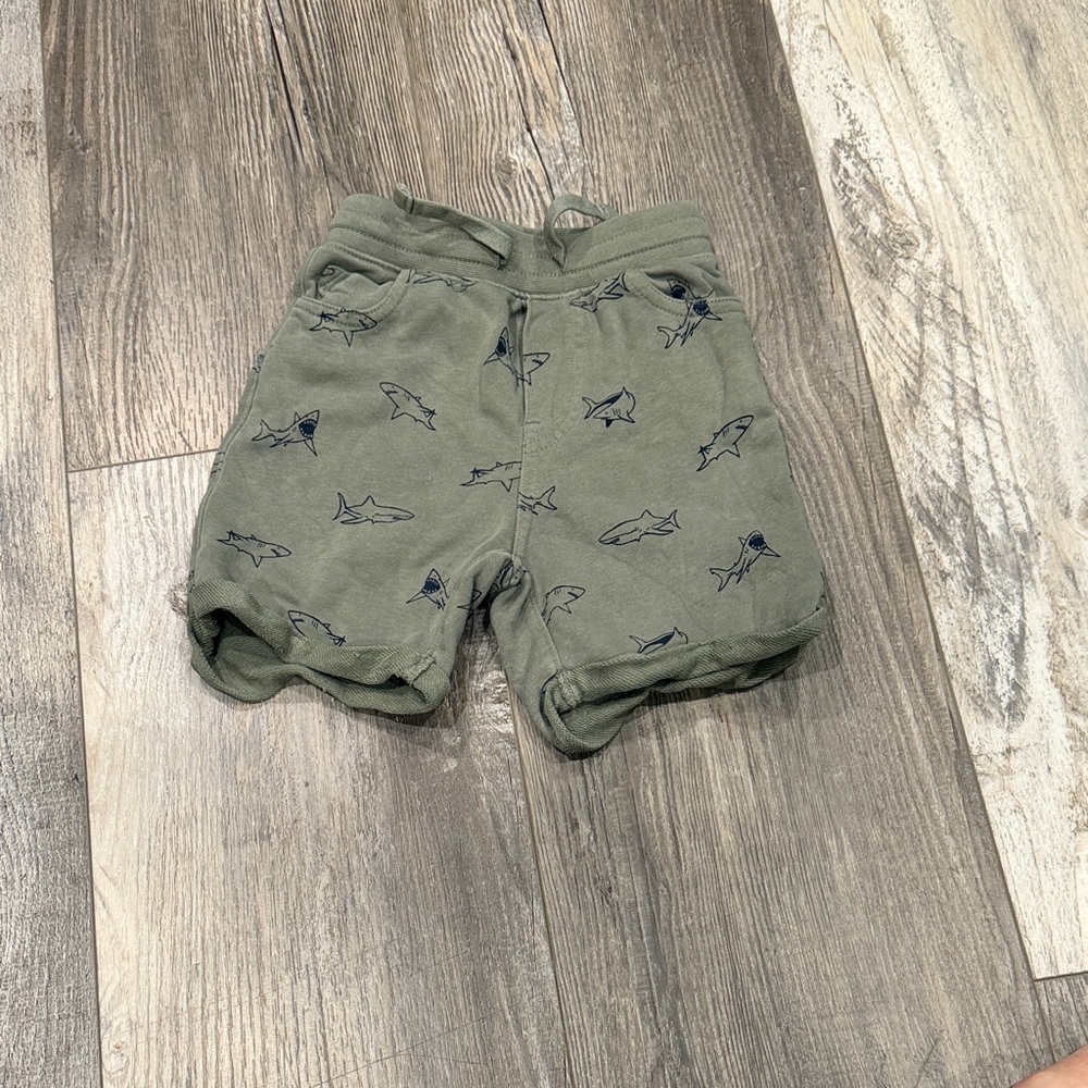 GAP Kids Olive Shark Pattern‎ Shorts
